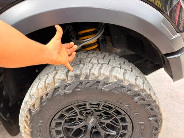 WhatsApp Image 2026-07-30 at 4.24.36 PM KIT DE RESORTES 1.5 PULGADAS KING SPRINGS PARA FORD RANGER RAPTOR 2023-2026