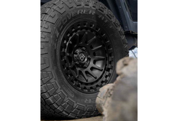 BARRAGE-5-768x524 AROS BLACK RHINO BARRAGE 17X8.5 6X139.7 ET -10 NEGRO MATE